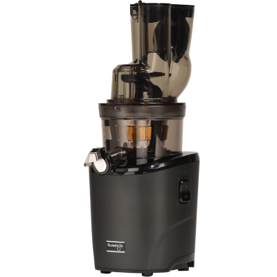 Vista em ângulo Kuvings REVO830 Extrator de Sumo Auto-Corte Preto