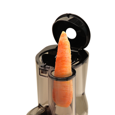 Pormenor do orifício para alimentos inteiros Kuvings REVO830 Extrator de Sumo Auto-Corte